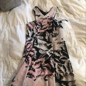 Pretty dress for dinner, floral. Tropical 🌴🌴🌴